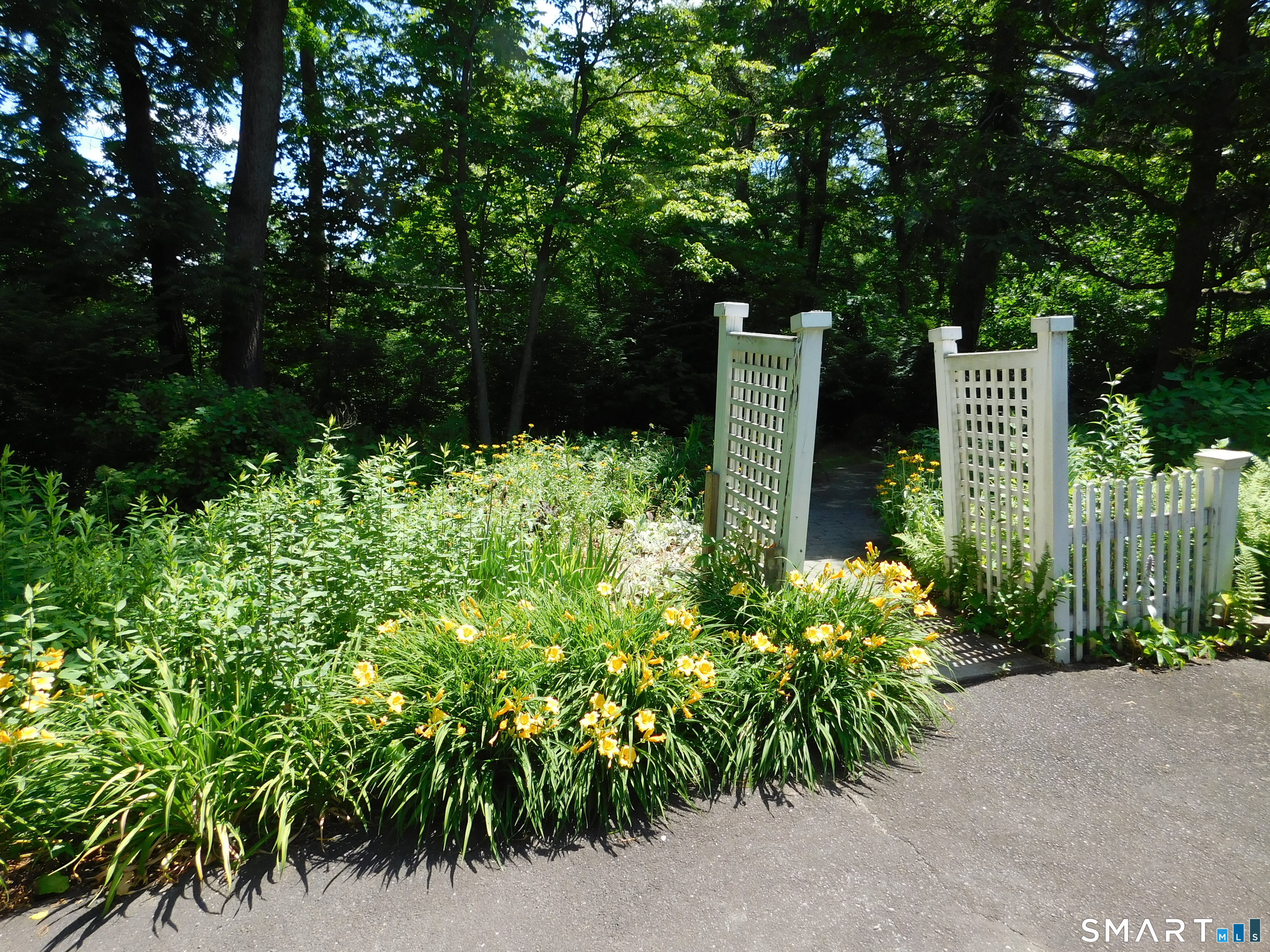 151 Great Quarter Road Newtown, CT 06482 - Photo 2 of 40