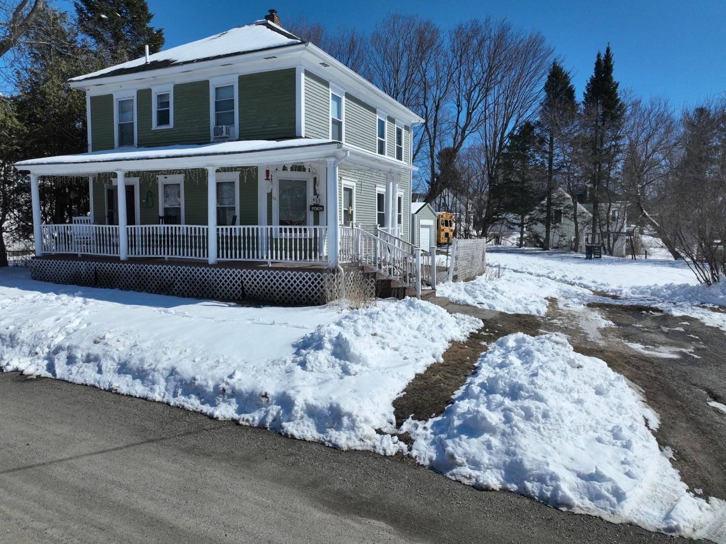 44 Taylor Street Newport, VT 05855 - Photo 2 of 36