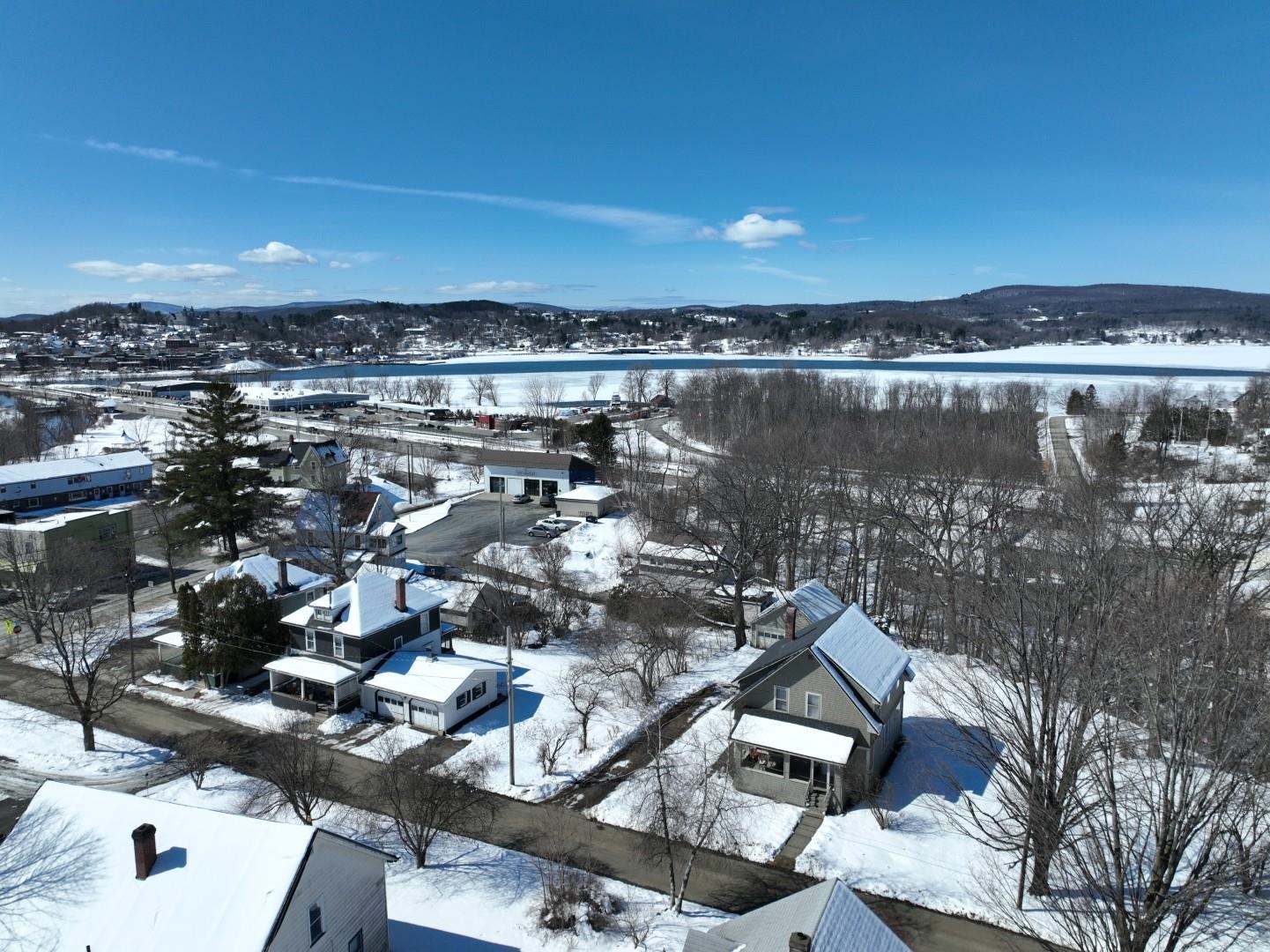44 Taylor Street Newport, VT 05855 - Photo 3 of 36