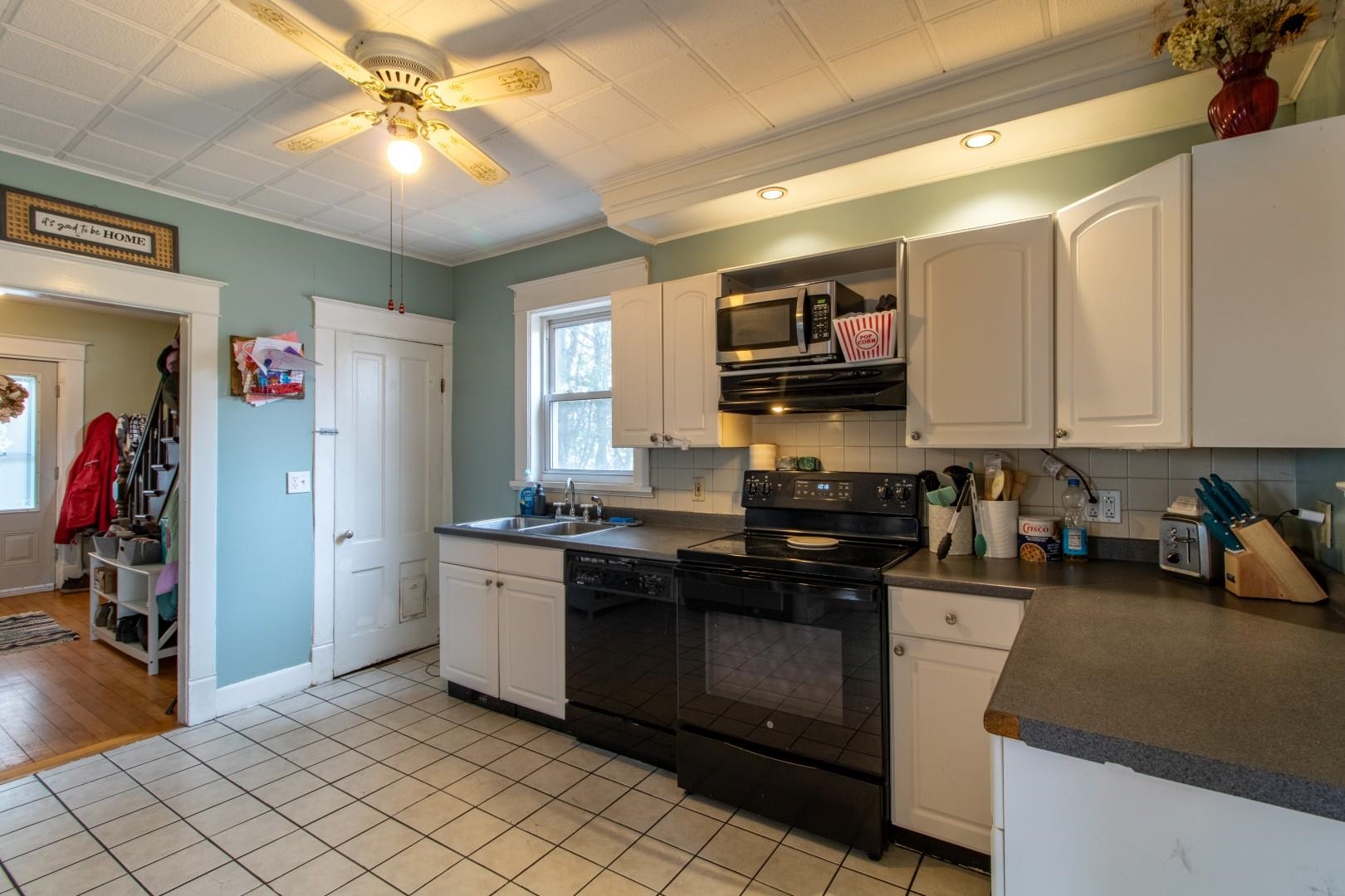 44 Taylor Street Newport, VT 05855 - Photo 7 of 36