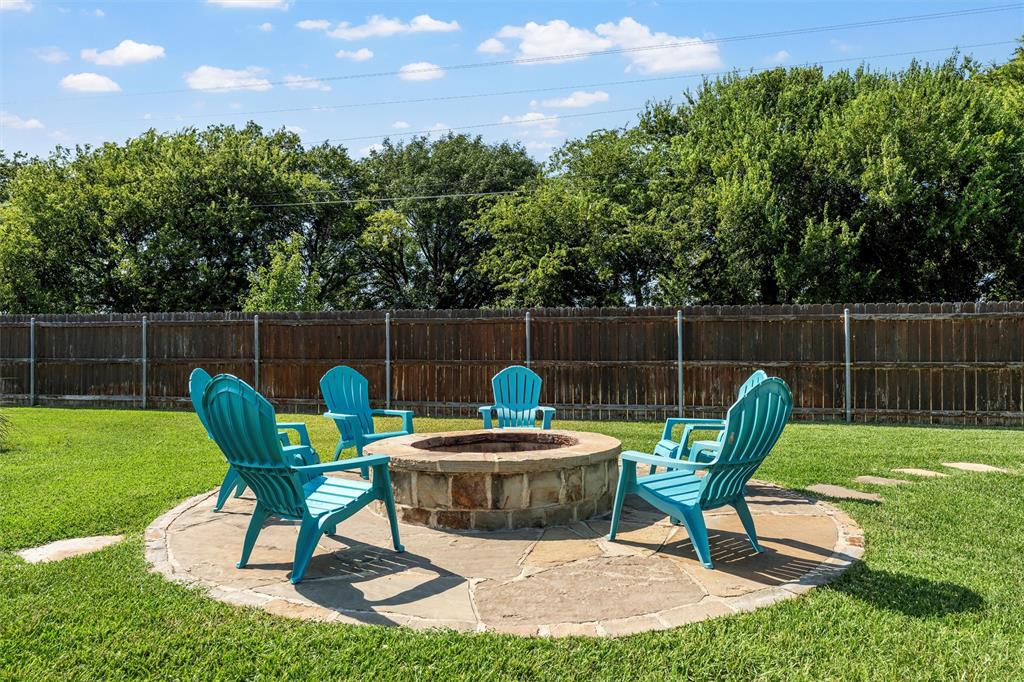 404 Casa Del Rancho Road Lorena, TX 76655 - Photo 28 of 36 a chairs and a table in a backyard