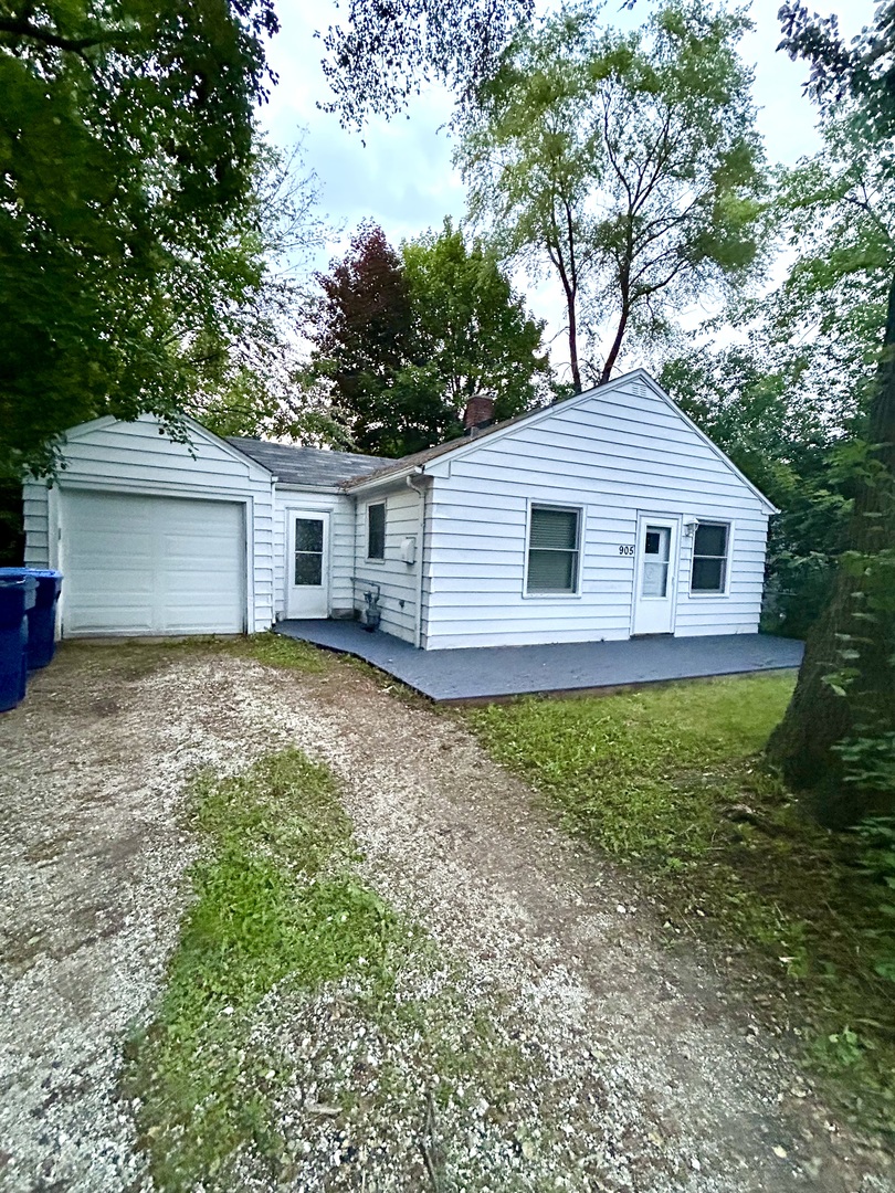 905 Rockland Road Lake Bluff, IL 60044 - Photo 13 of 16 a front view of house with yard and trees