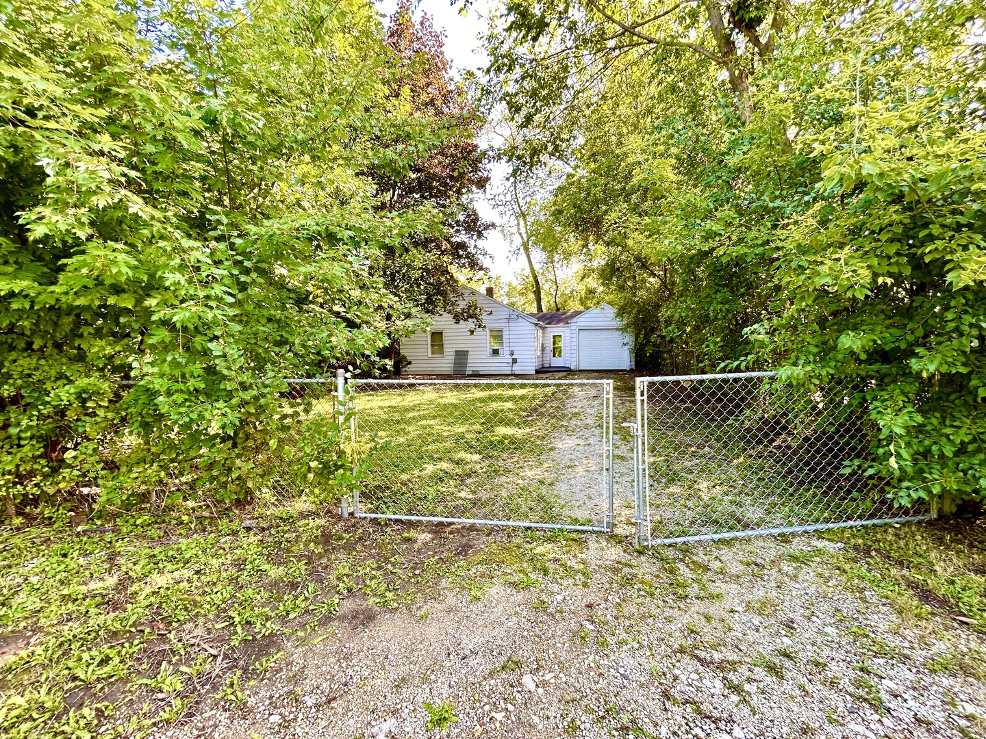 905 Rockland Road Lake Bluff, IL 60044 - Photo 16 of 16 a view of a yard