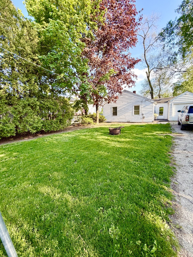 905 Rockland Road Lake Bluff, IL 60044 - Photo 2 of 15