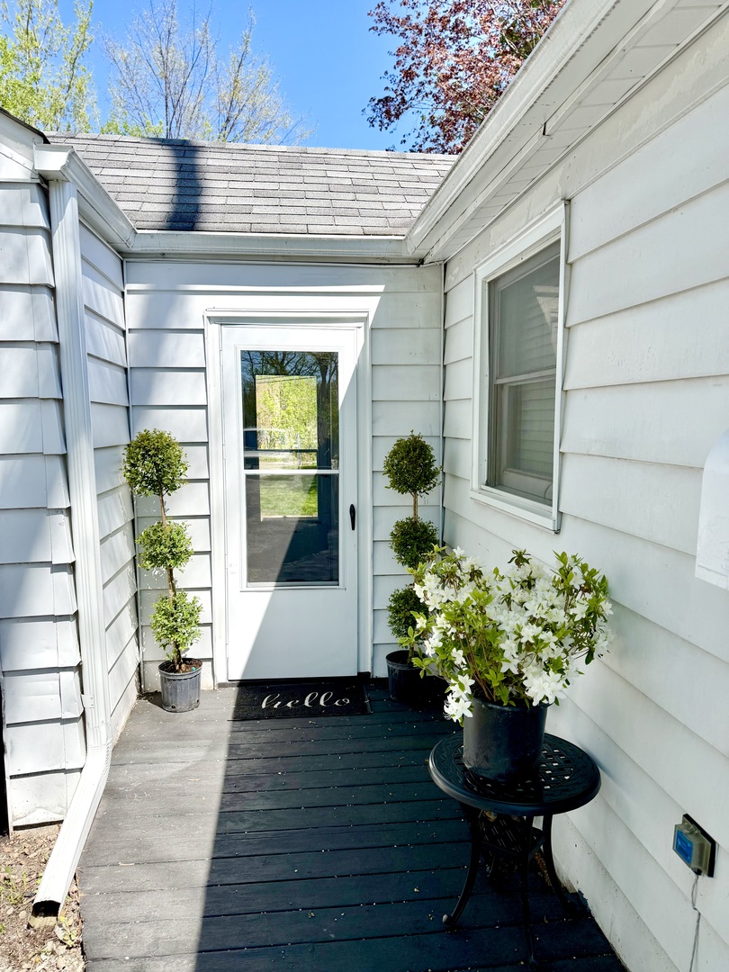 905 Rockland Road Lake Bluff, IL 60044 - Photo 2 of 15