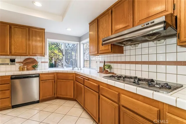 $949,000 | 29033 Shadow Valley Lane, Saugus, CA 91390