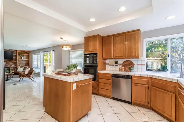 $949,000 | 29033 Shadow Valley Lane, Saugus, CA 91390