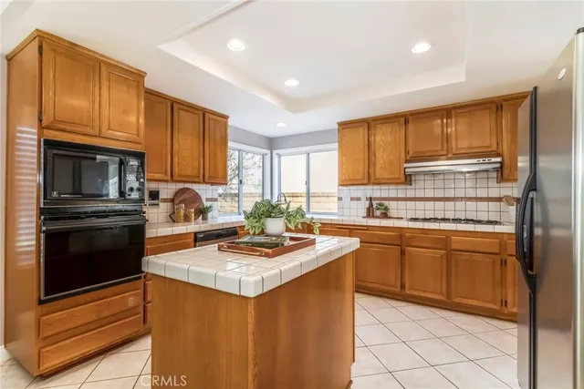 $949,000 | 29033 Shadow Valley Lane, Saugus, CA 91390