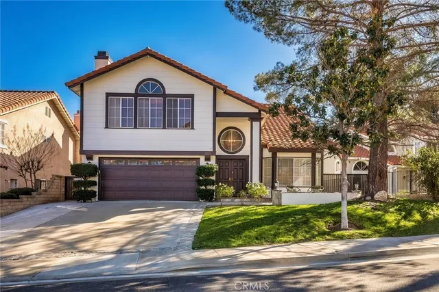 $949,000 | 29033 Shadow Valley Lane, Saugus, CA 91390