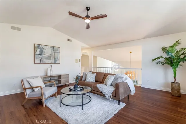 $949,000 | 29033 Shadow Valley Lane, Saugus, CA 91390