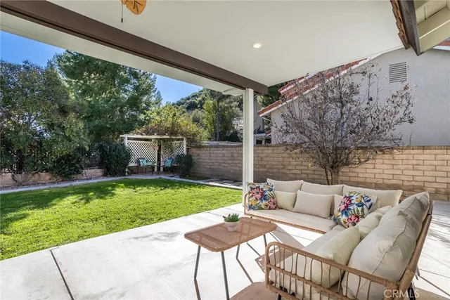 $949,000 | 29033 Shadow Valley Lane, Saugus, CA 91390