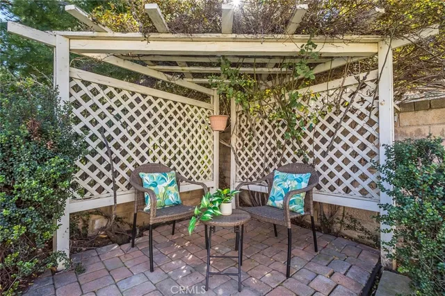 $949,000 | 29033 Shadow Valley Lane, Saugus, CA 91390