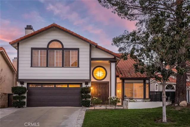 $949,000 | 29033 Shadow Valley Lane, Saugus, CA 91390