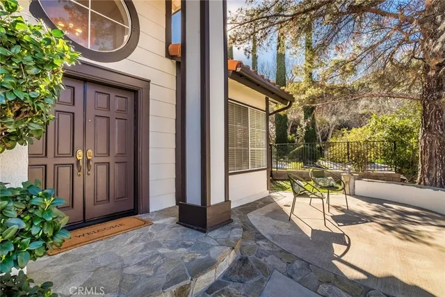 $949,000 | 29033 Shadow Valley Lane, Saugus, CA 91390