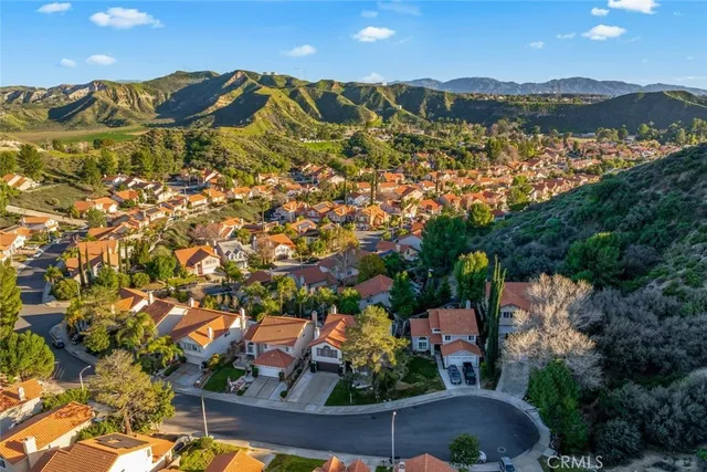 $949,000 | 29033 Shadow Valley Lane, Saugus, CA 91390