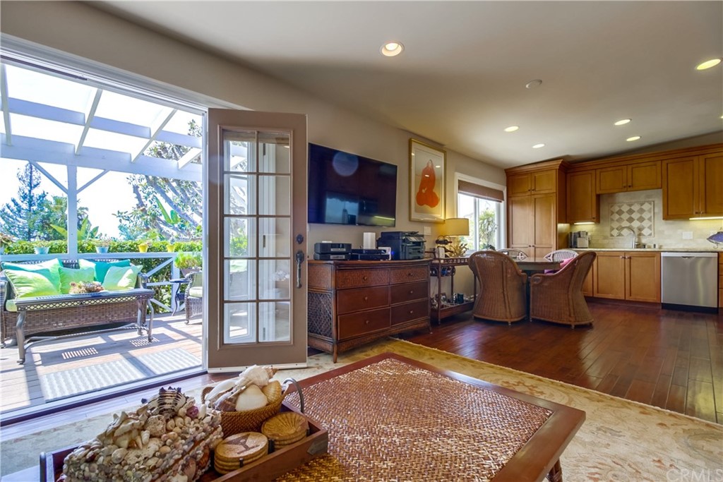 737 Griffith Way Laguna Beach, CA 92651 - Photo 6 of 38