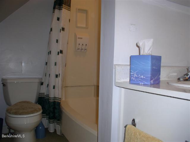 314-320 State Road North Adams, MA 01247 - Photo 40 of 72 3rd floor bath
