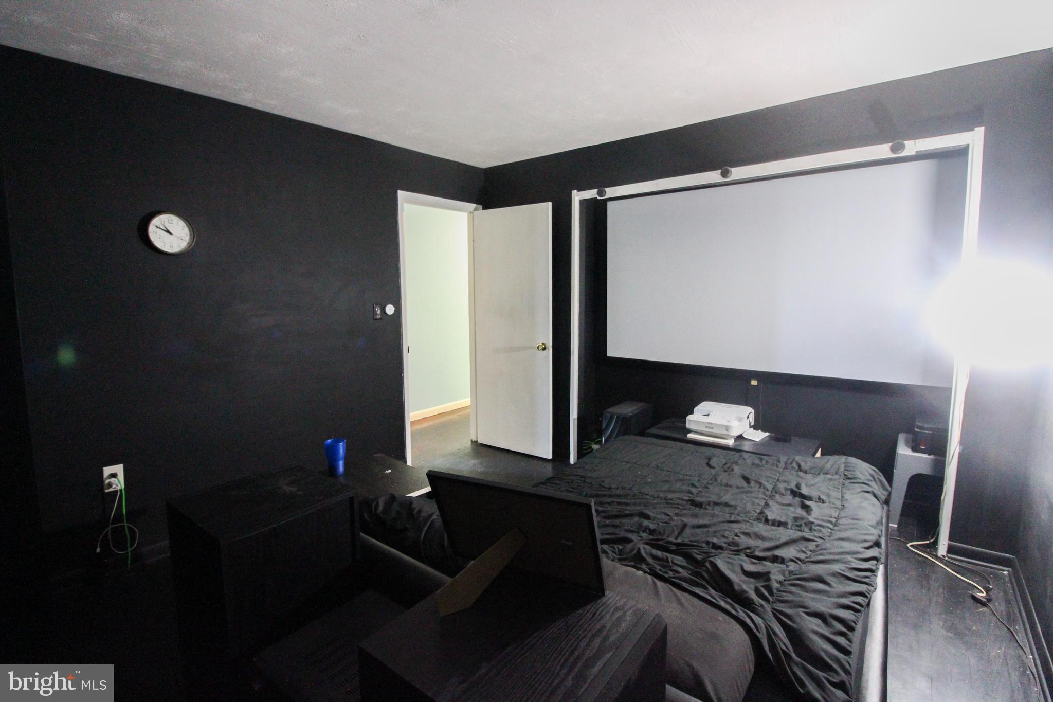 2212 Swartz Road Woodstock, VA 22664 - Photo 19 of 21 a living room with furniture