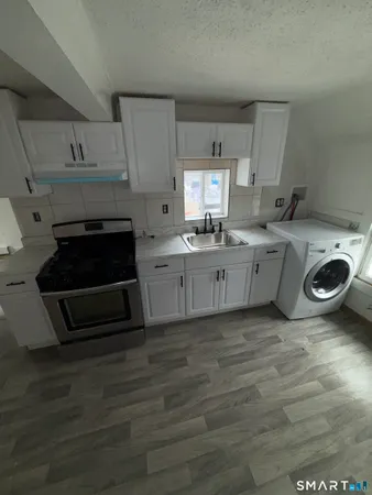 $1,900 | 172 Dekalb Avenue, Unit 2, Bridgeport, CT 06607