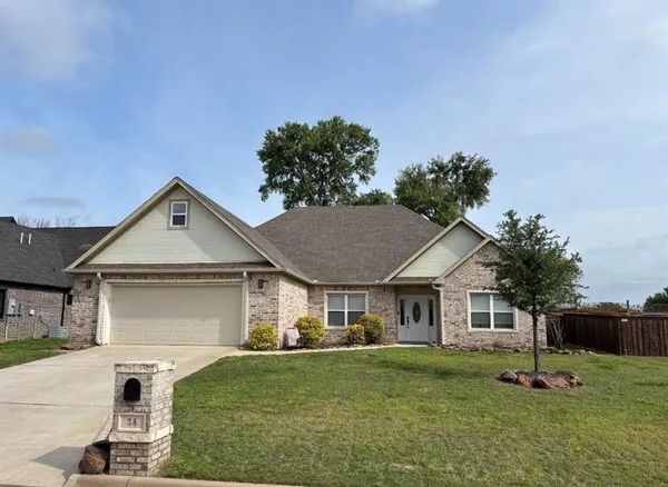 $449,999 | 38 Lone Oak Boulevard, Pottsboro, TX 75076