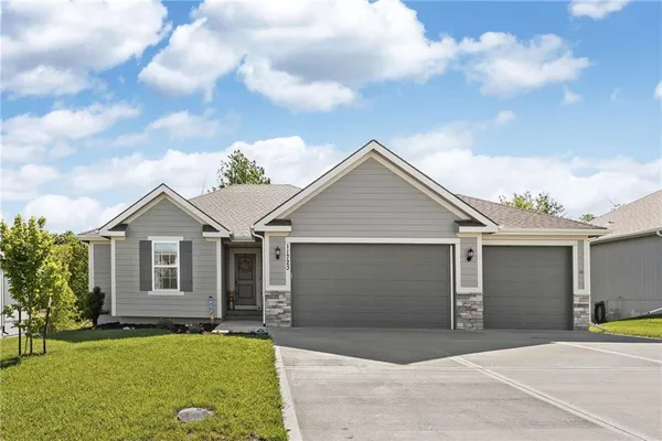 $500,000 | 11723 North Windsor Avenue, Kansas City, MO 64157