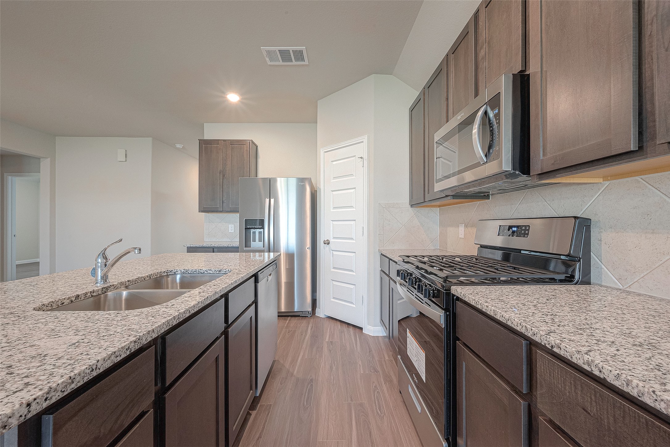 5318 Briana Dee Drive Rosharon, TX 77583 - Photo 14 of 37