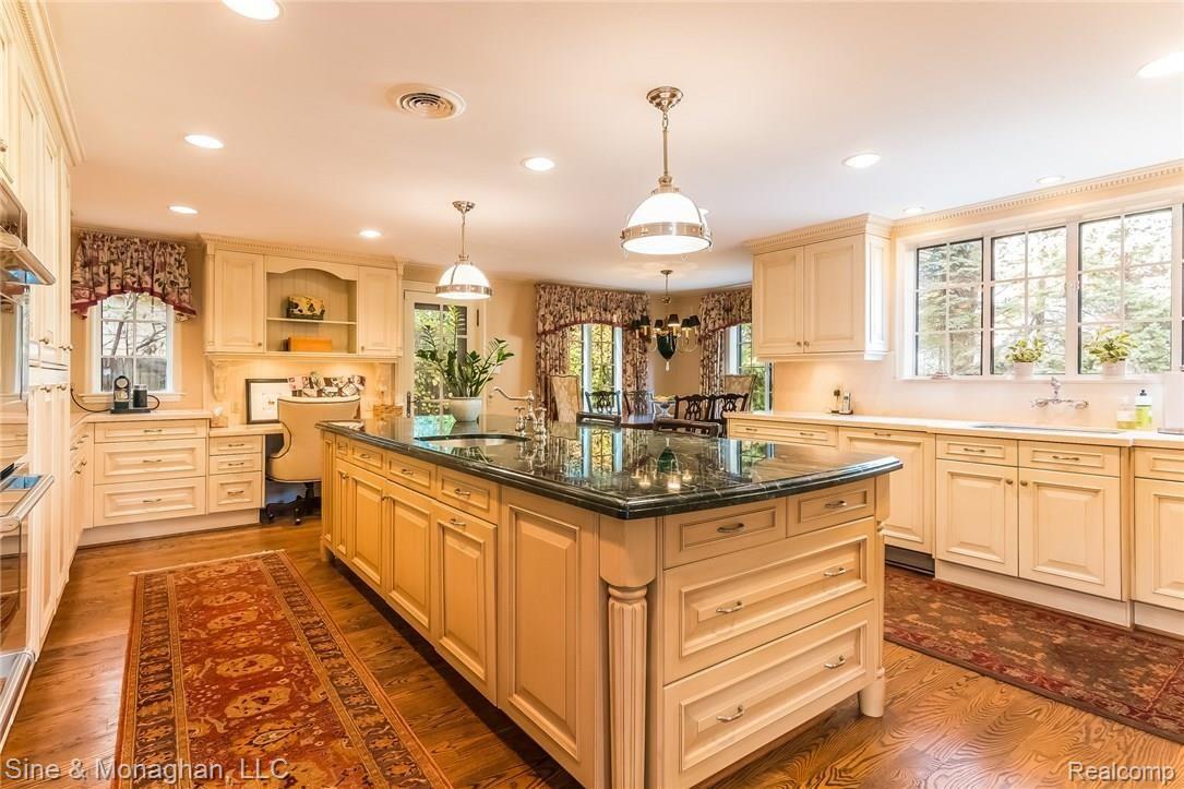 72 Touraine Road Grosse Pointe, MI 48236 - Photo 18 of 69 019-Kitchen-3435676-medium.jpg