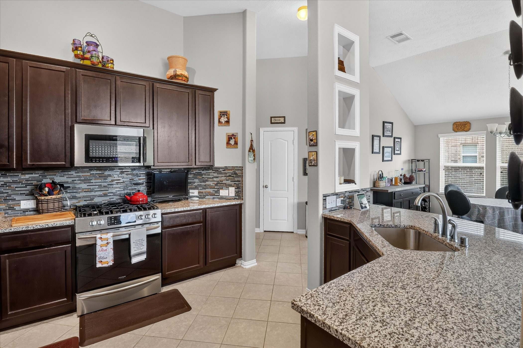 9635 Clear Diamond Drive Rosharon, TX 77583 - Photo 11 of 31 Gallery Image 11