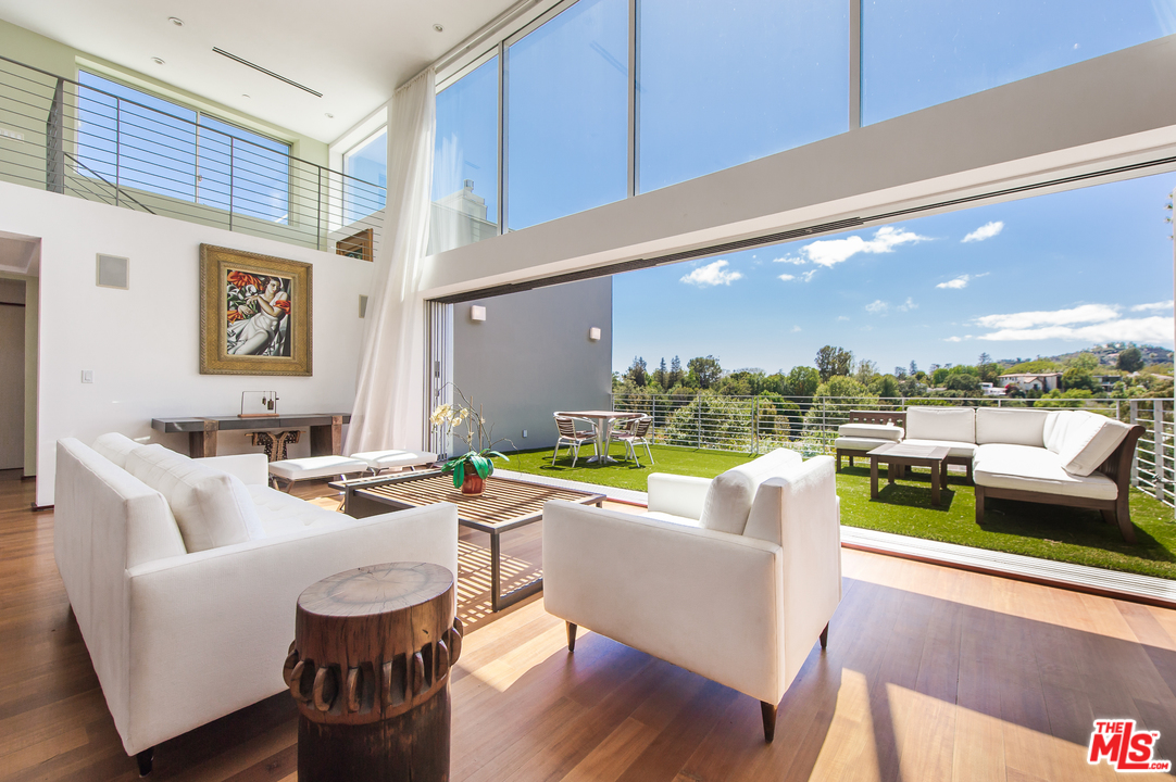 357 North Bonhill Road Los Angeles, CA 90049 - Photo 12 of 51