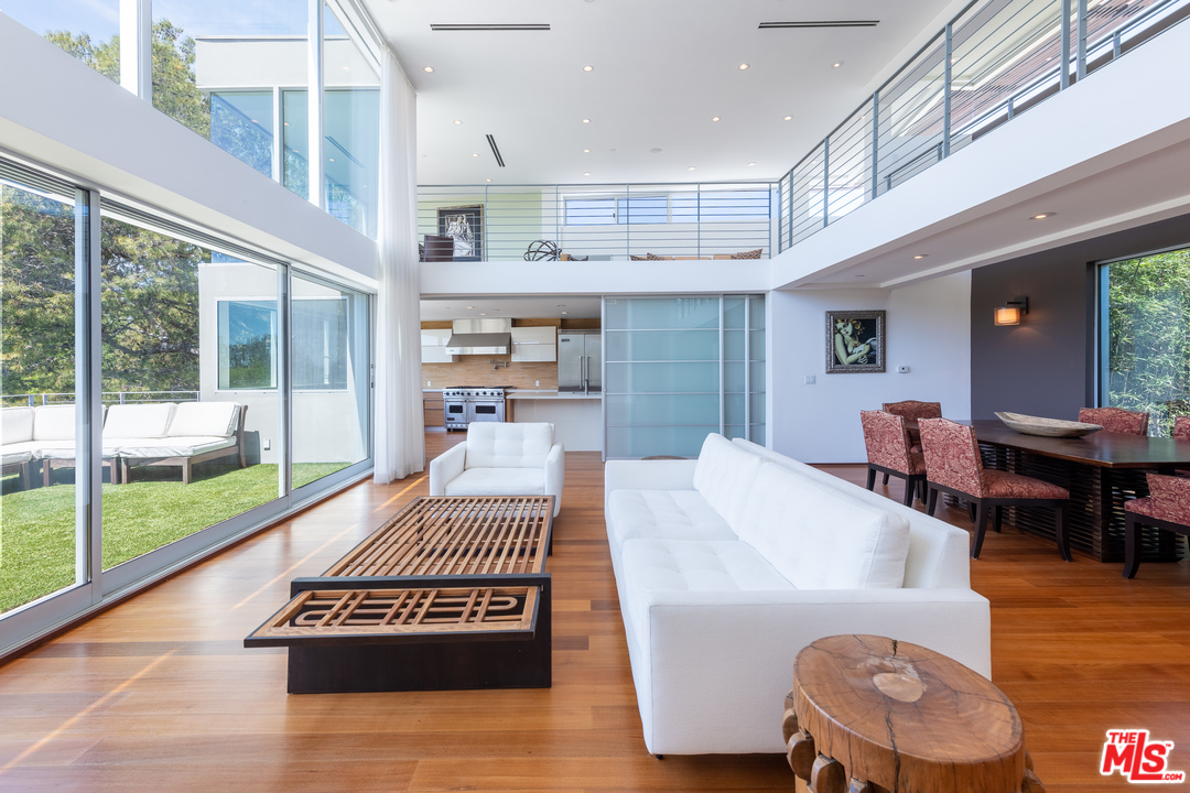 357 North Bonhill Road Los Angeles, CA 90049 - Photo 13 of 51