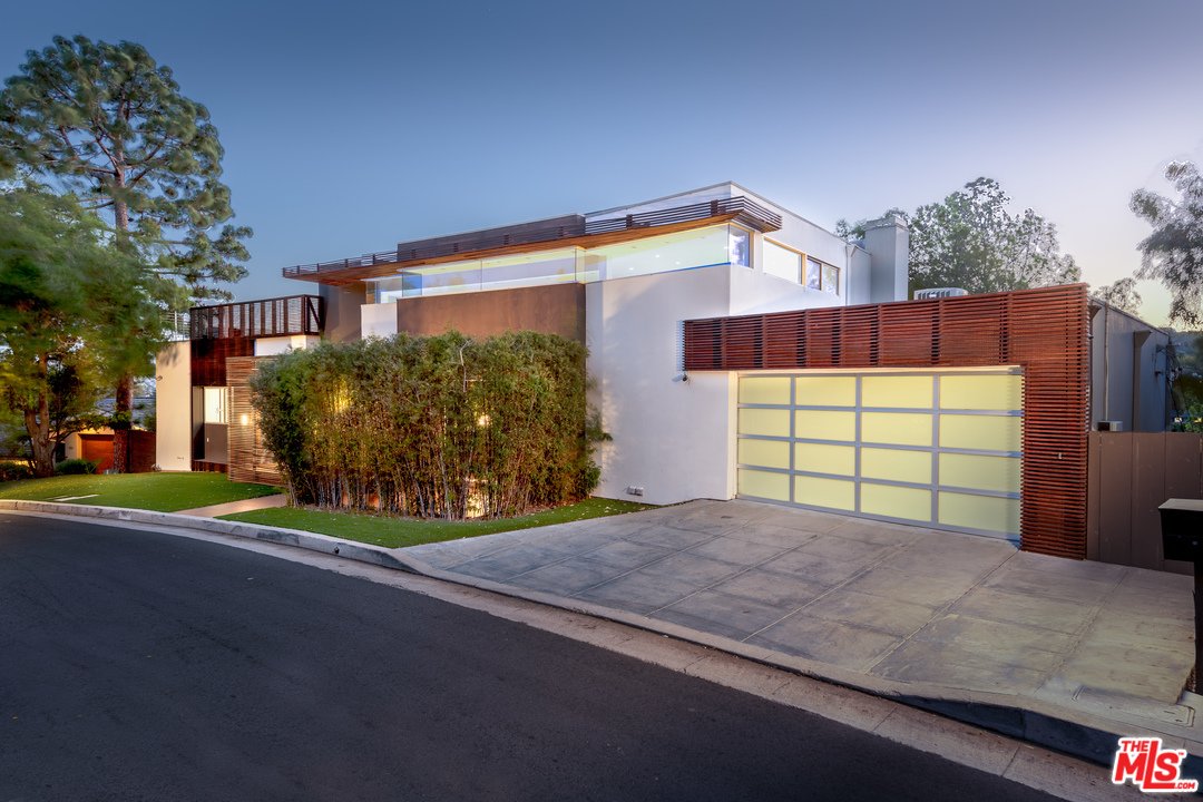 357 North Bonhill Road Los Angeles, CA 90049 - Photo 3 of 51