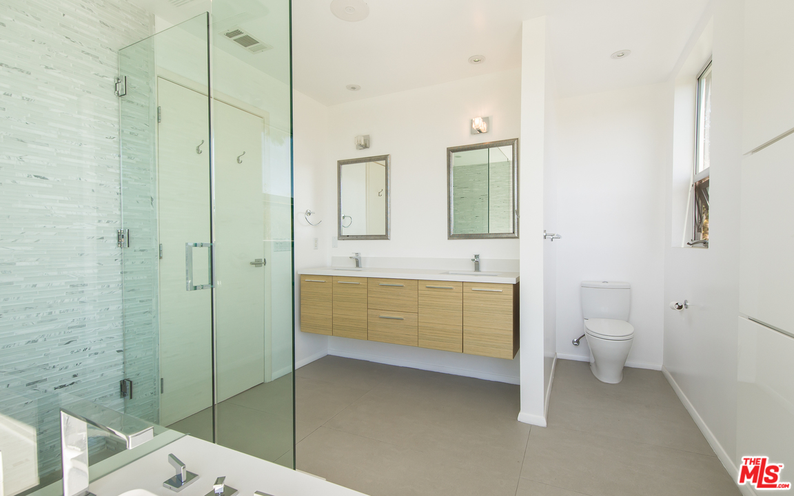 357 North Bonhill Road Los Angeles, CA 90049 - Photo 21 of 51