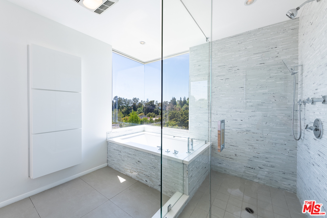 357 North Bonhill Road Los Angeles, CA 90049 - Photo 22 of 51