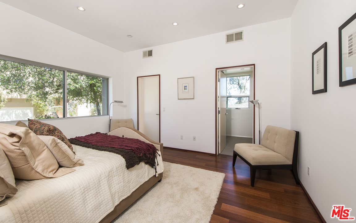 357 North Bonhill Road Los Angeles, CA 90049 - Photo 24 of 51