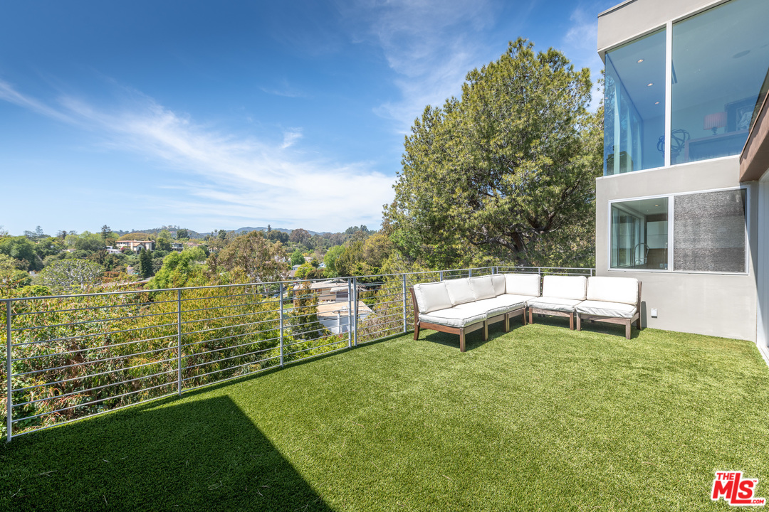 357 North Bonhill Road Los Angeles, CA 90049 - Photo 26 of 51