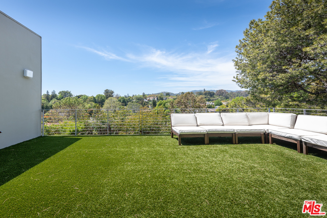 357 North Bonhill Road Los Angeles, CA 90049 - Photo 28 of 51