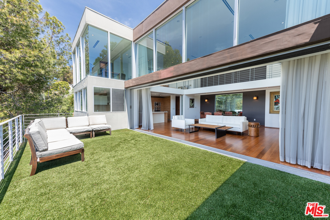 357 North Bonhill Road Los Angeles, CA 90049 - Photo 29 of 51