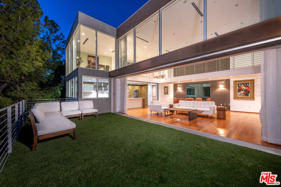 357 North Bonhill Road Los Angeles, CA 90049 - Photo 30 of 51