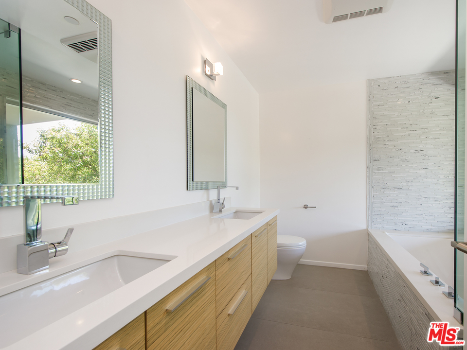 357 North Bonhill Road Los Angeles, CA 90049 - Photo 38 of 51