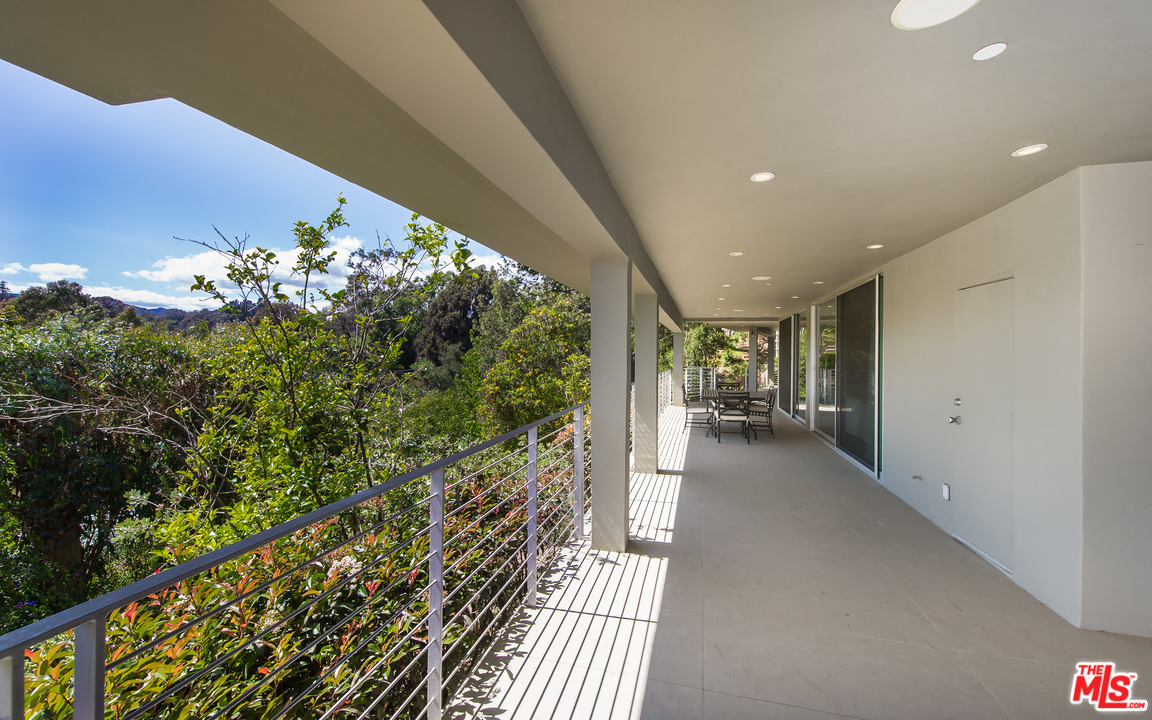 357 North Bonhill Road Los Angeles, CA 90049 - Photo 39 of 51