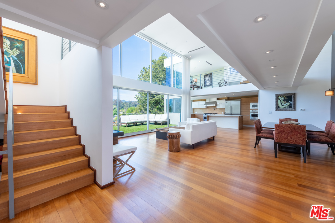 357 North Bonhill Road Los Angeles, CA 90049 - Photo 5 of 51