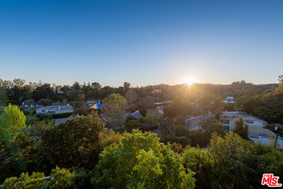 357 North Bonhill Road Los Angeles, CA 90049 - Photo 43 of 51