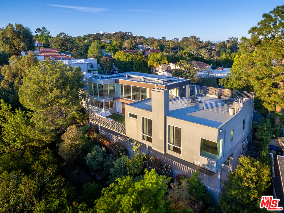 357 North Bonhill Road Los Angeles, CA 90049 - Photo 44 of 51