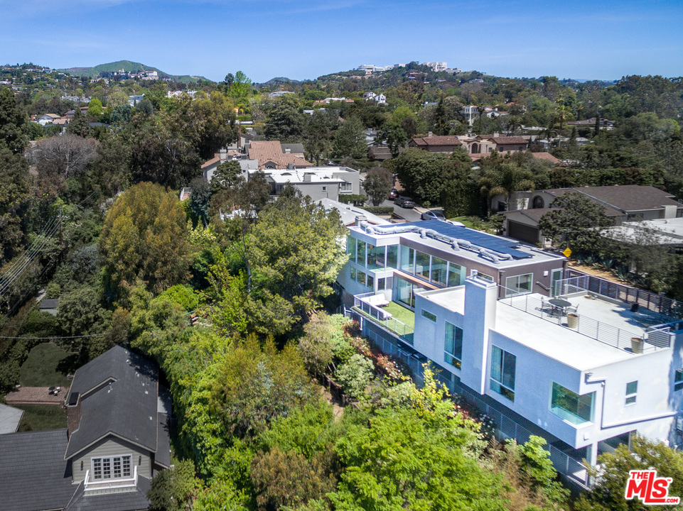 357 North Bonhill Road Los Angeles, CA 90049 - Photo 46 of 51