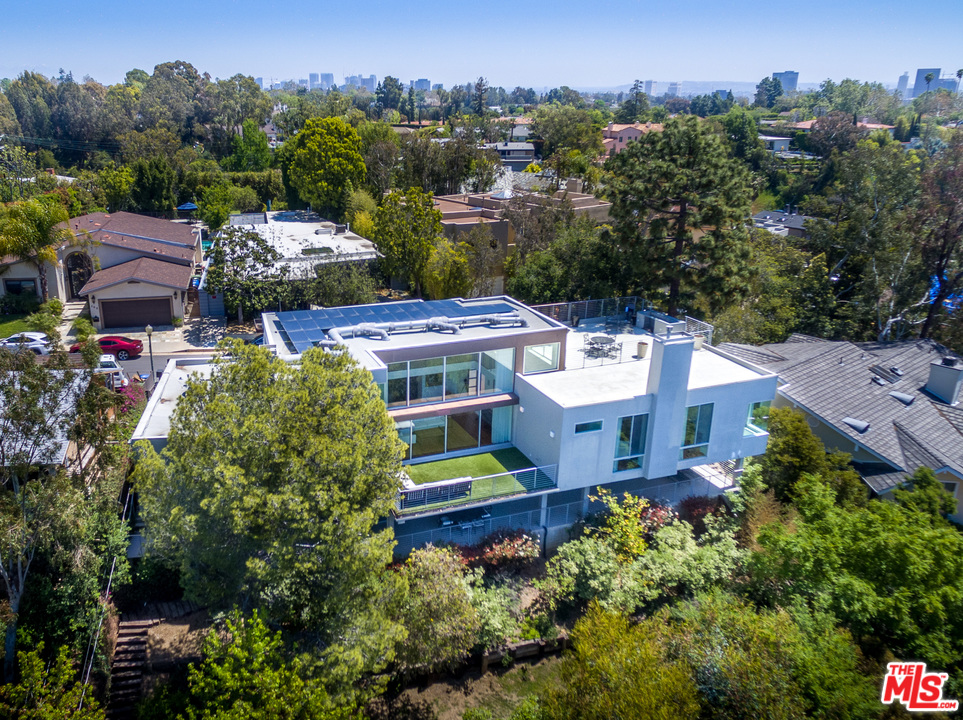 357 North Bonhill Road Los Angeles, CA 90049 - Photo 48 of 51