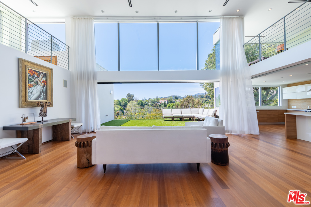 357 North Bonhill Road Los Angeles, CA 90049 - Photo 6 of 51