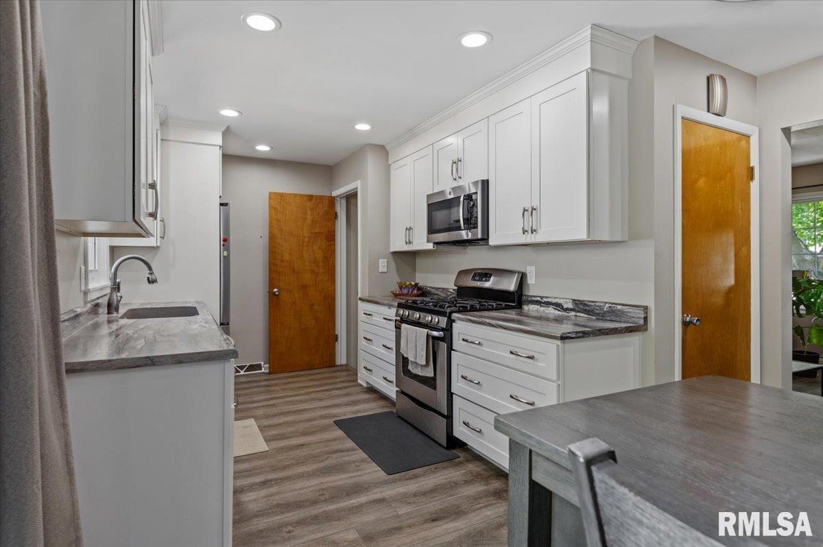 12 North Oxford Road Springfield, IL 62702 - Photo 11 of 40 Gallery Image 11