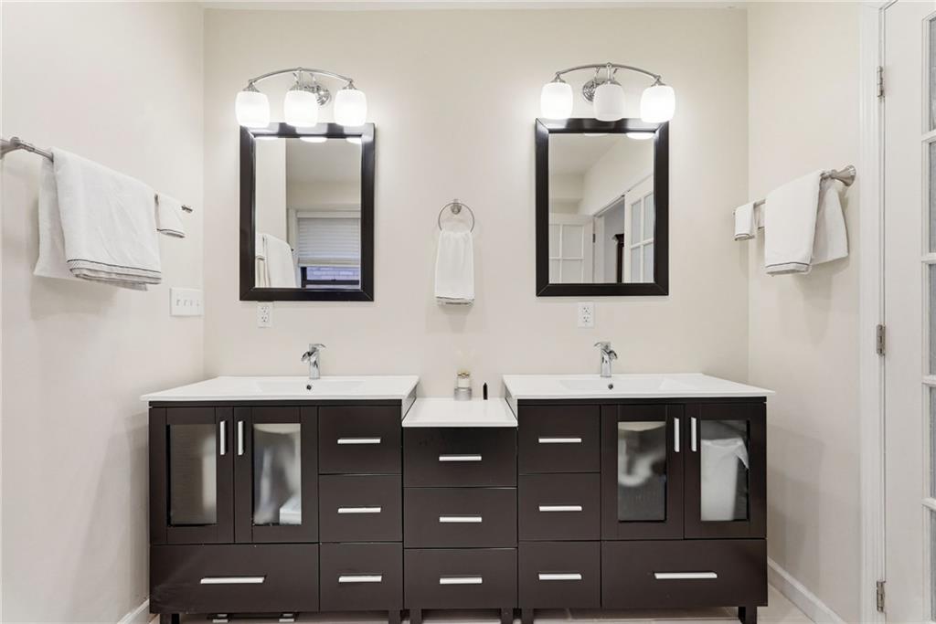 5443 Jackson Street Pittsburgh, PA 15206 - Photo 21 of 46 Double vanities