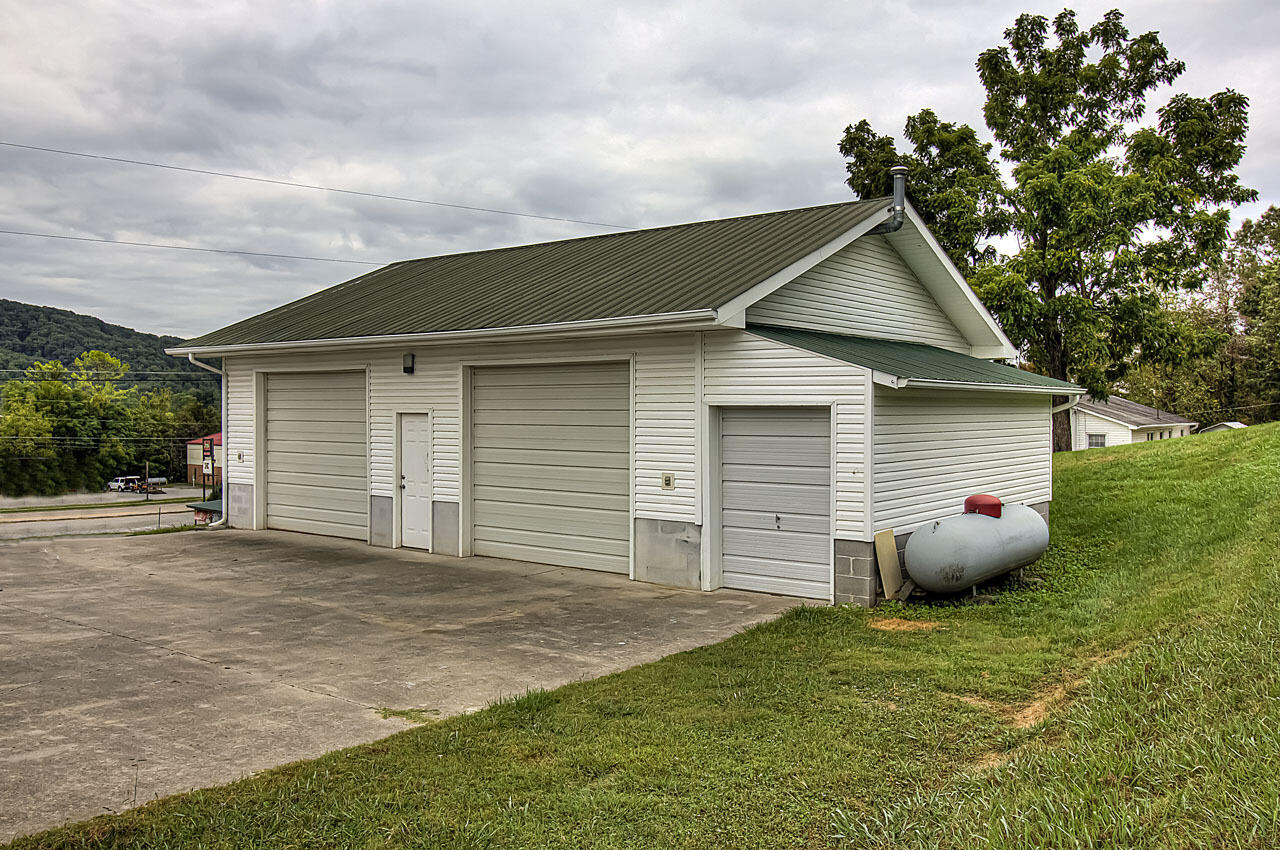 117 Spring Street Maynardville, TN 37807 - Photo 4 of 36 5E82FBDC-2FA2-4939-8975-A75D0581392C
