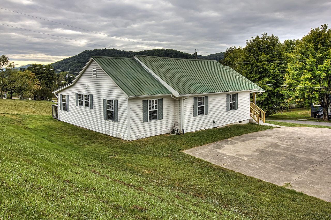 117 Spring Street Maynardville, TN 37807 - Photo 5 of 36 ADC8897B-2110-4F5B-B662-05BA455D9175
